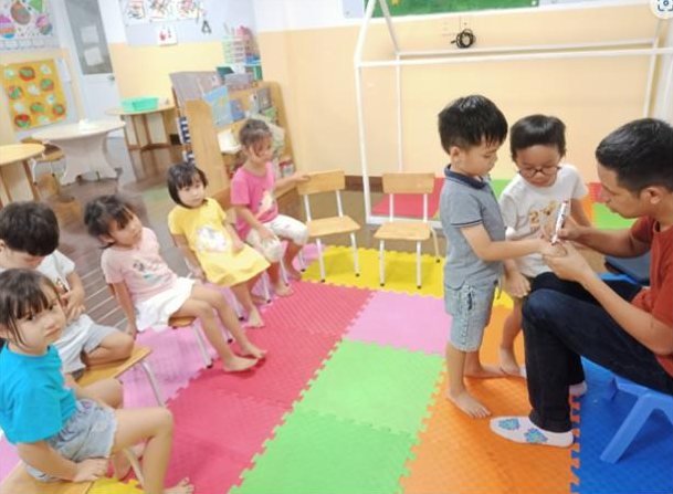 Atelier d'anglais, activité extra-scolaire à l'école Boule et Billes