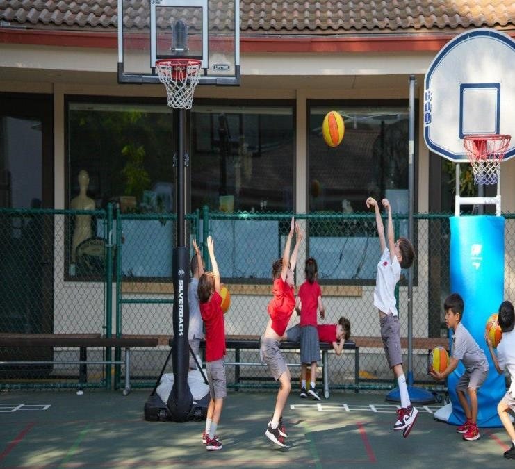Basketball, activité extra-scolaire à l'école Boule et Billes