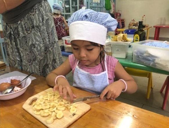 Atelier culinaire, activité extra-scolaire à l'école Boule et Billes