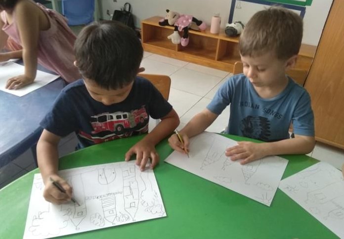 Dessin et arts graphiques, activité extra-scolaire à l'école Boule et Billes