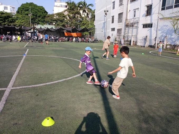 Football, activité extra-scolaire à l'école Boule et Billes