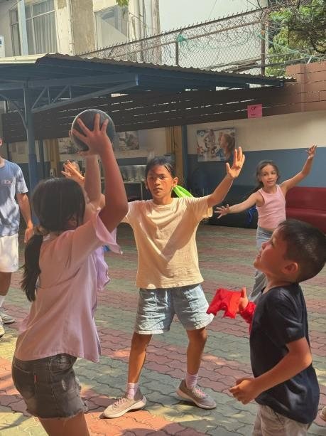Jeux collectifs, activité extra-scolaire à l'école Boule et Billes