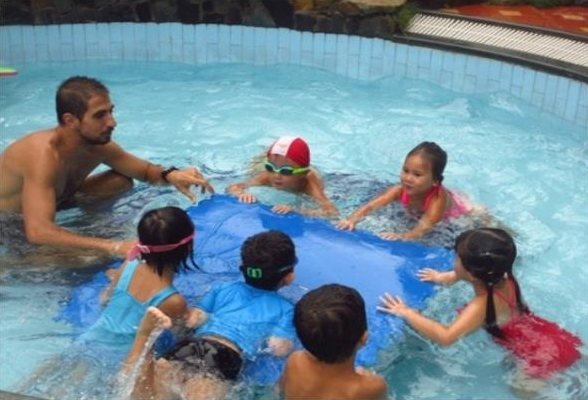 Natation, activité extra-scolaire à l'école Boule et Billes