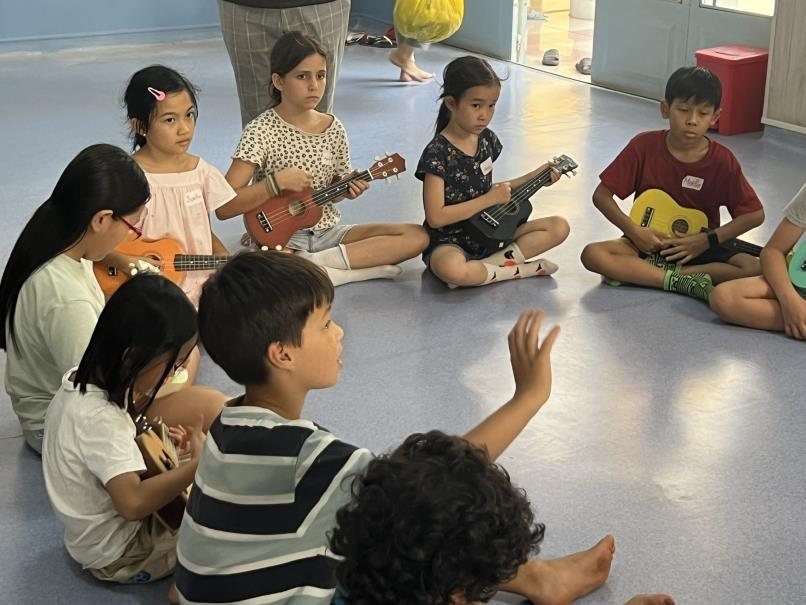 Ukulélé, activité extra-scolaire à l'école Boule et Billes